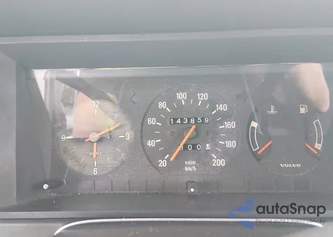 1989 Volvo 244 Dl/Gl z USA, uszkodzony, nr VIN YV1AX8849K1371297